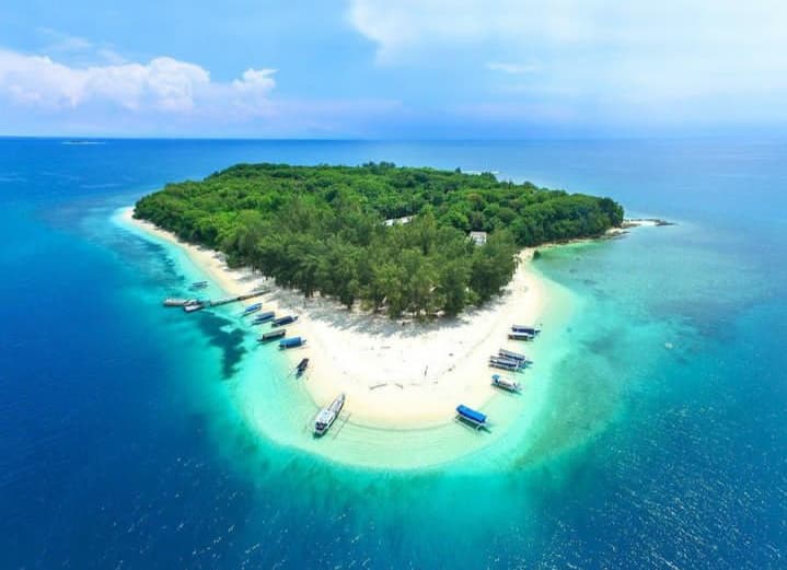 <p>Embrace the spirit of adventure in Lombok’s great outdoors. Trek to the summit of <strong>Mount Rinjani</strong> through lush forests and cascading waterfalls, dive into the crystal waters of the <strong>Gili Islands</strong> for world-class snorkeling, or wander to secluded <strong>hidden beaches</strong> where tranquility reigns. From the enchanting <strong>Benang Kelambu</strong> and <strong>Tiu Kelep waterfalls</strong> to endless coastal escapes, every journey invites you to connect with nature at its most breathtaking.</p>